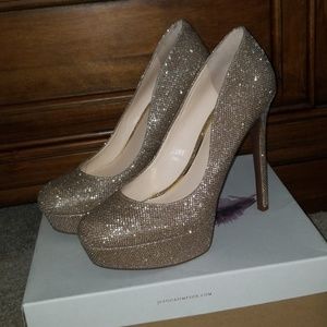 Jessica Simpson pumps